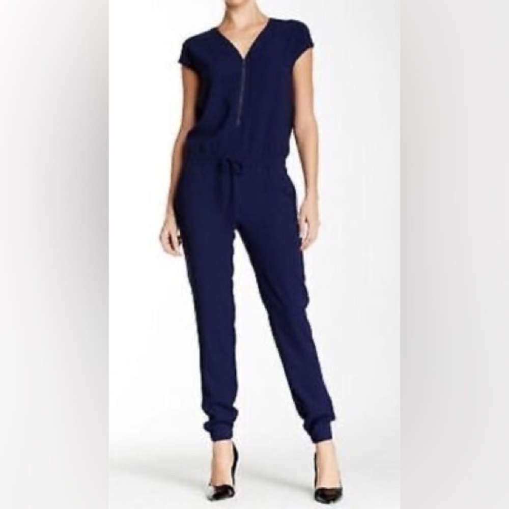 VINCE Navy zip front pantsuit short sleeve drawstring tapered quiet luxury siz 4